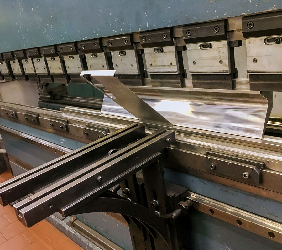 Industrial operating metal sheet profiling machine 2026 01 09 10 25 17 utc